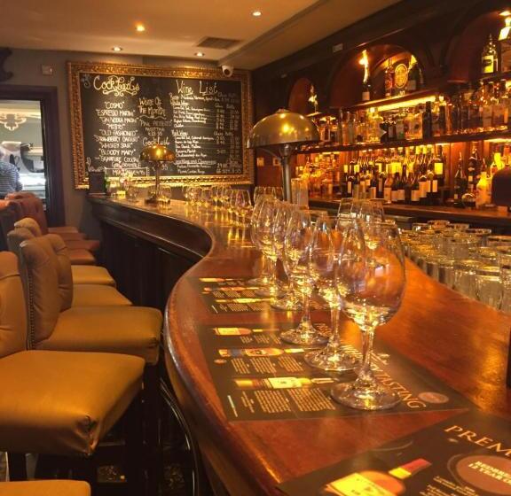 호텔 Headfort Arms