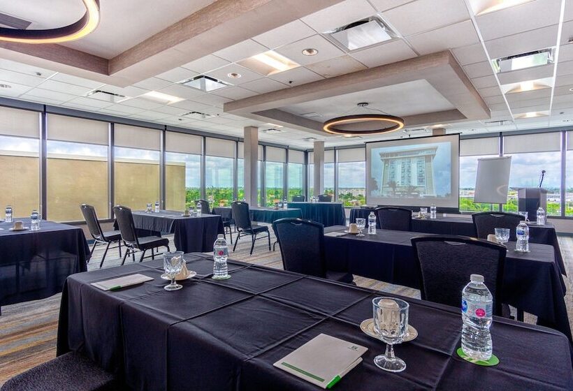 Отель Holiday Inn Miami International Airport, An Ihg