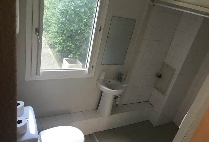 בית מלון כפרי Hôtel Grenoble Voreppe