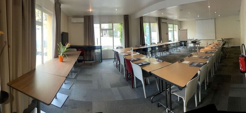 Отель Kyriad Direct Montpellier Saint Jean De Védas   La Peyrière