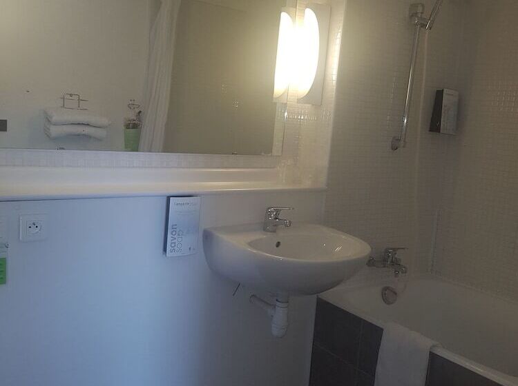 Отель Kyriad Direct Montpellier Saint Jean De Védas   La Peyrière