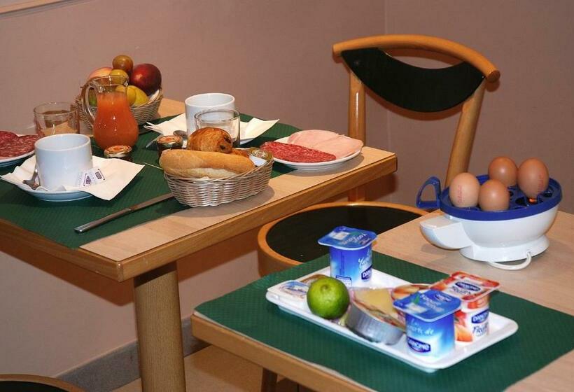 ホテル Transcontinental