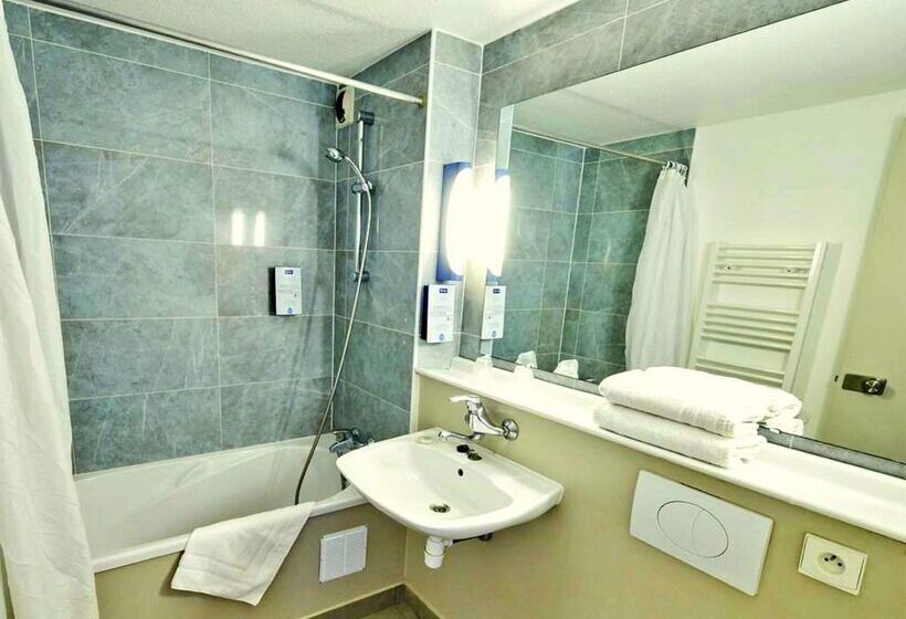 בית מלון כפרי Kyriad Chantilly Sud  Luzarches