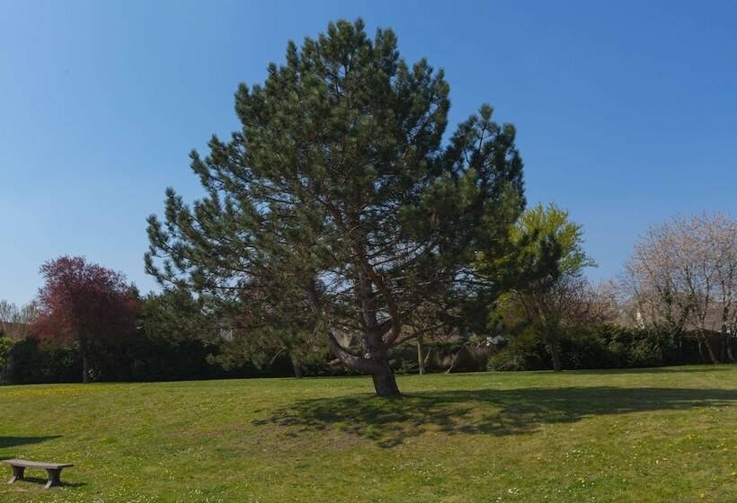 בית מלון כפרי Kyriad Chantilly Sud  Luzarches