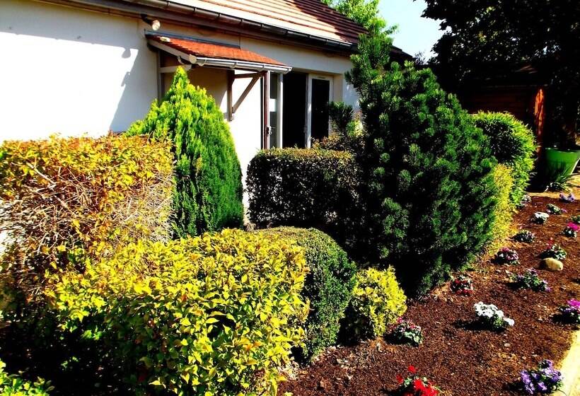 בית מלון כפרי Kyriad Chantilly Sud  Luzarches