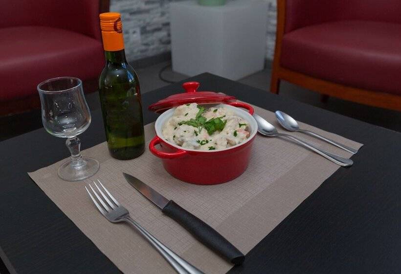 בית מלון כפרי Kyriad Chantilly Sud  Luzarches