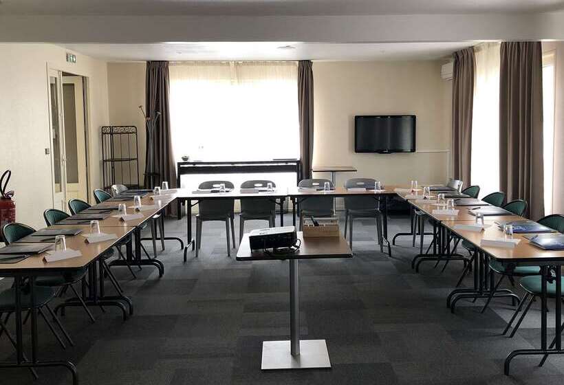 Отель Kyriad Direct Montpellier Saint Jean De Védas   La Peyrière