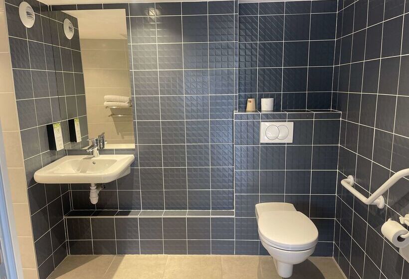 Отель Kyriad Direct Montpellier Saint Jean De Védas   La Peyrière