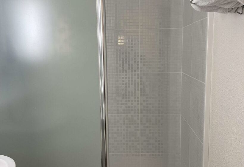 هتل Kyriad Direct Montpellier Saint Jean De Védas   La Peyrière