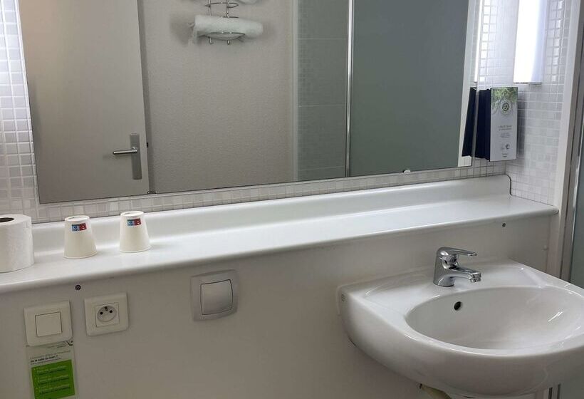 Отель Kyriad Direct Montpellier Saint Jean De Védas   La Peyrière