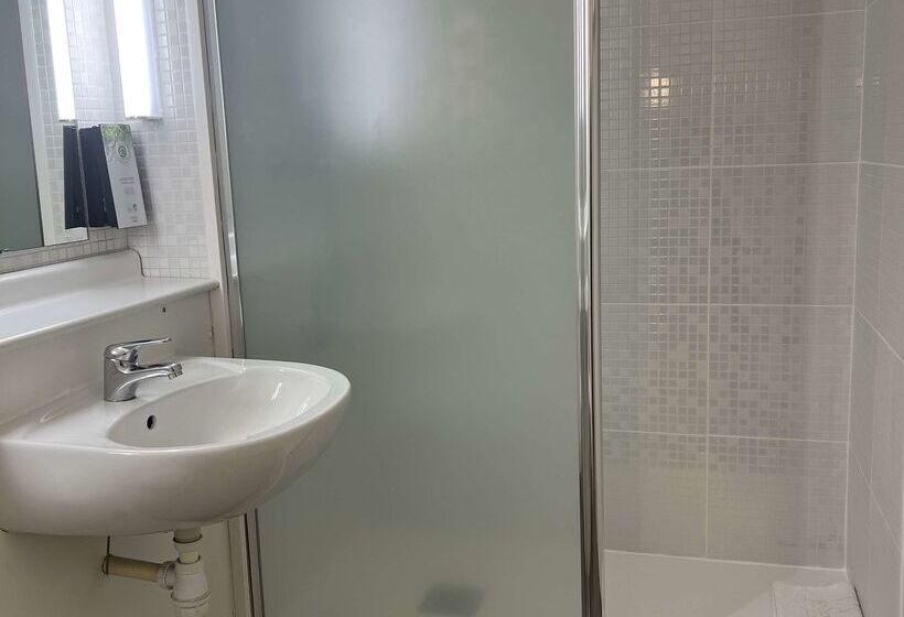 Отель Kyriad Direct Montpellier Saint Jean De Védas   La Peyrière