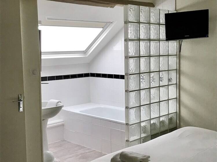 فندق Logis Hôtel Louise De Savoie