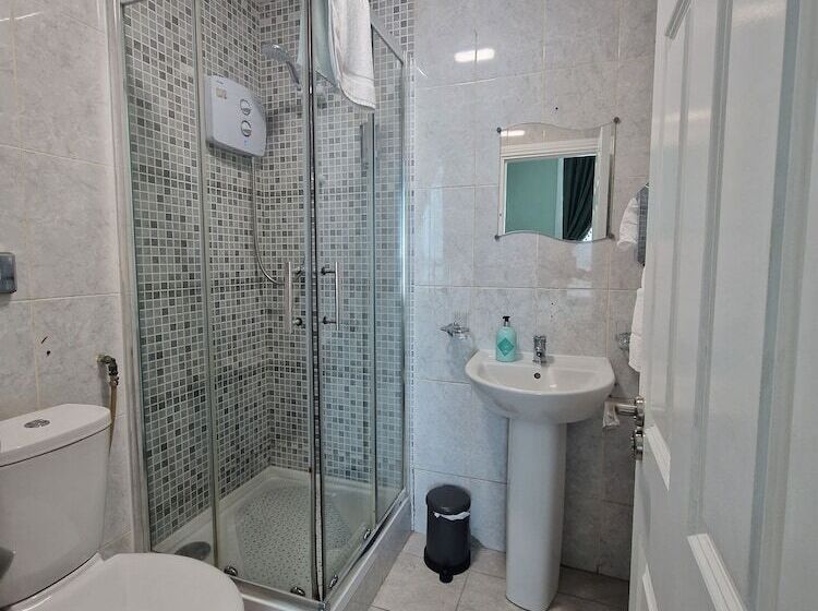 هتل Lyndon Guesthouse