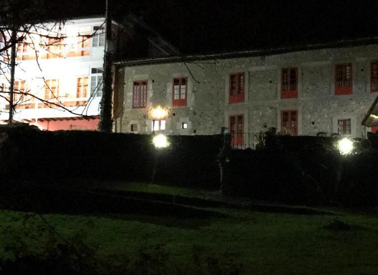 فندق Palacio De Libardon