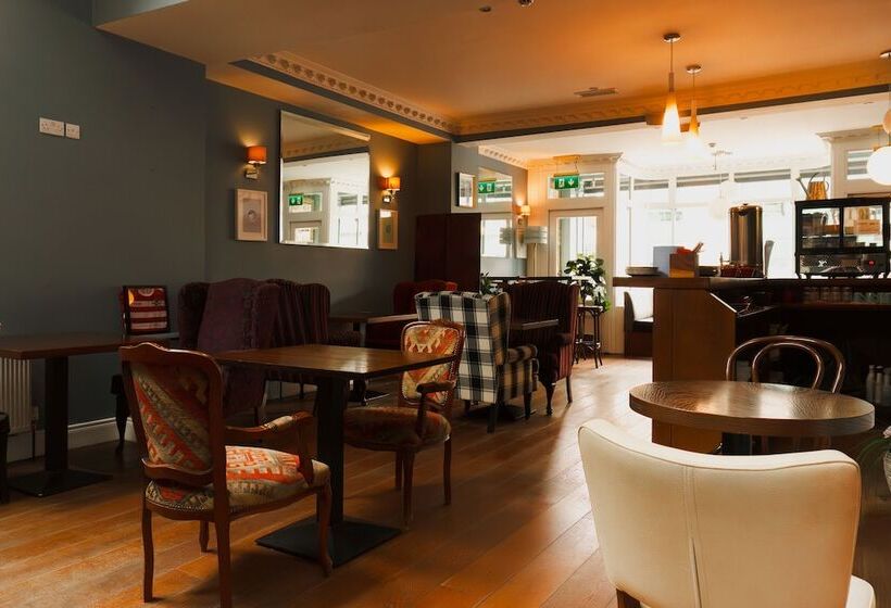 בית מלון כפרי Phoenix Park