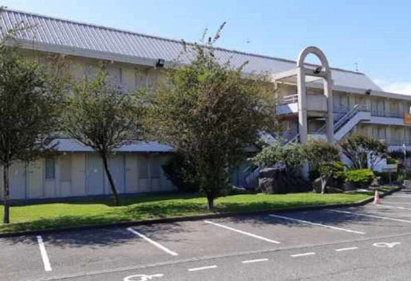 בית מלון כפרי Premiere Classe Bayonne