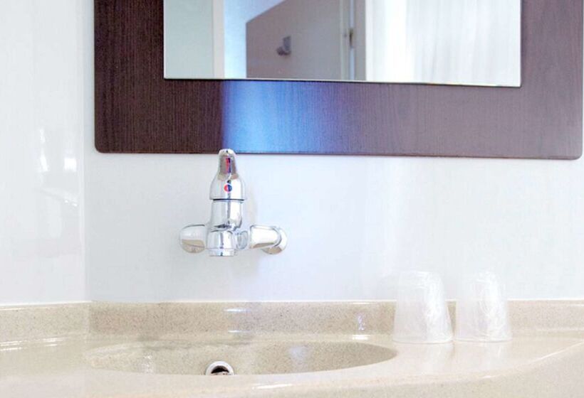 בית מלון כפרי Premiere Classe Bourges