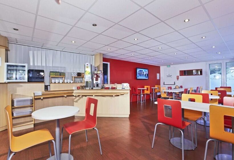 Отель Premiere Classe Cergy Saint Christophe