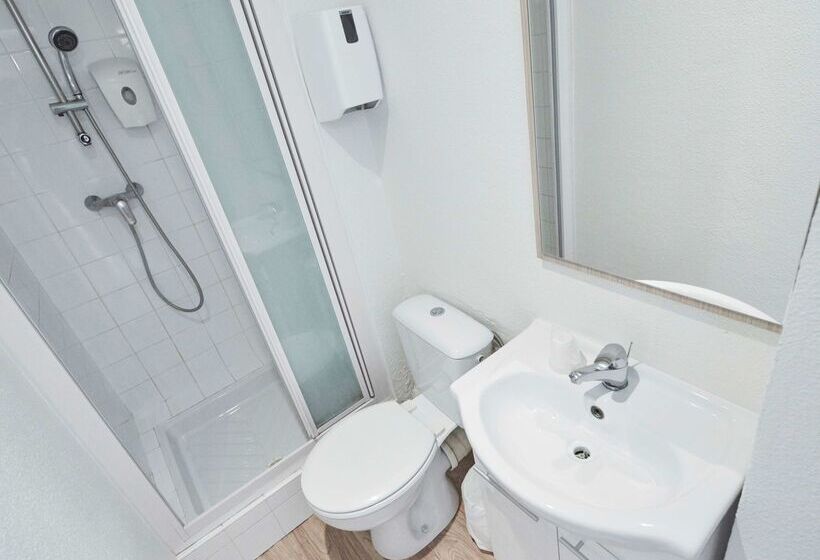 Отель Premiere Classe Cergy Saint Christophe