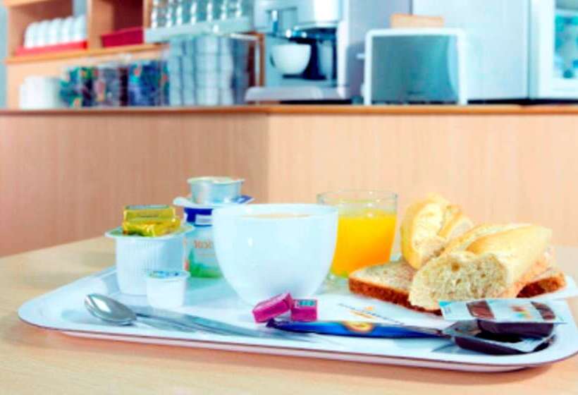 Отель Premiere Classe Coulommiers Mouroux