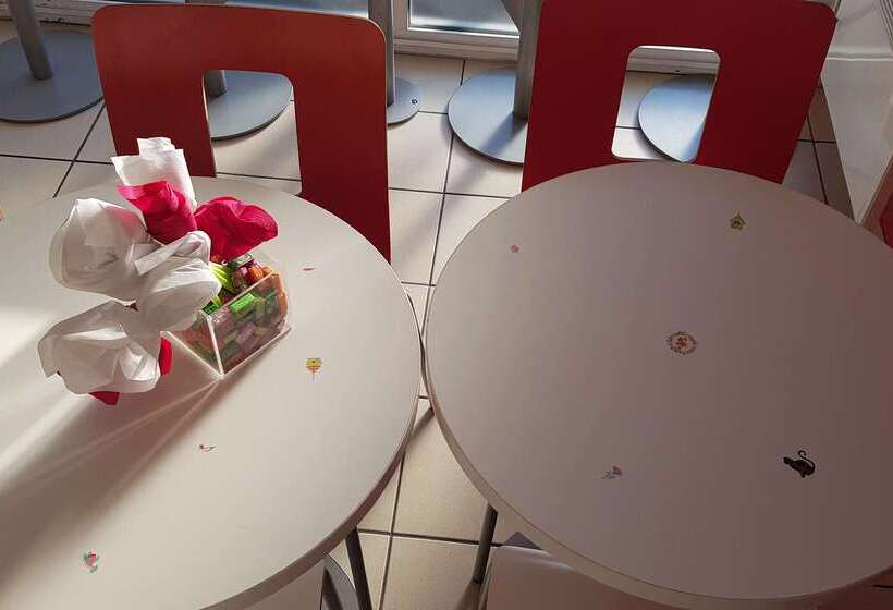 בית מלון כפרי Premiere Classe Herblay