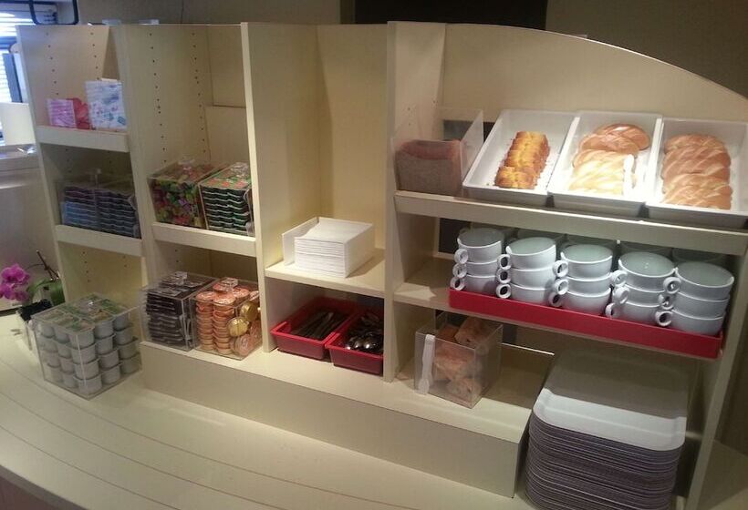 酒店 Premiere Classe Lyon Est Aeroport Saint Exupery