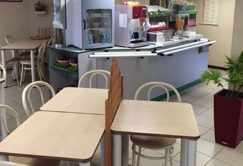 ホテル Premiere Classe Orleans Nord Saran