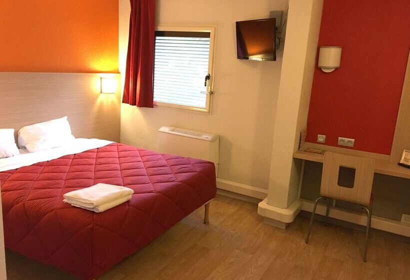 Отель Premiere Classe Paris Ouest Nanterre La Defense