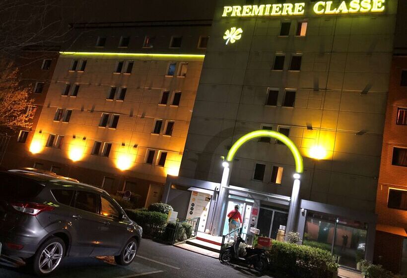 Отель Premiere Classe Paris Ouest Nanterre La Defense