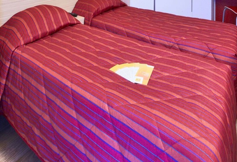 בית מלון כפרי Premiere Classe Roanne Perreux