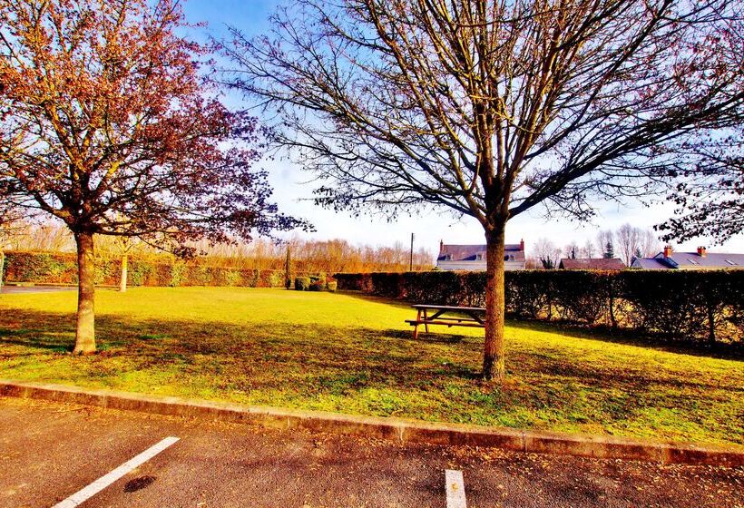 هتل Premiere Classe Saumur