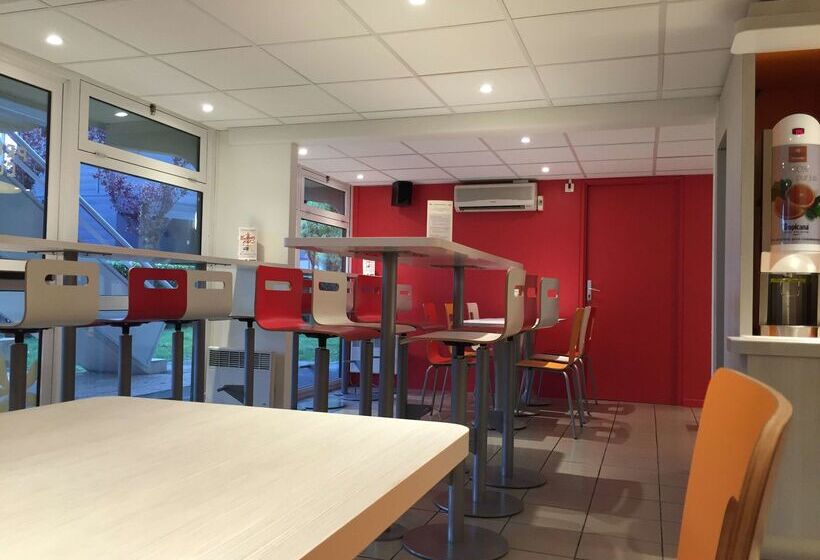 Отель Premiere Classe Toulouse Sud  Portet