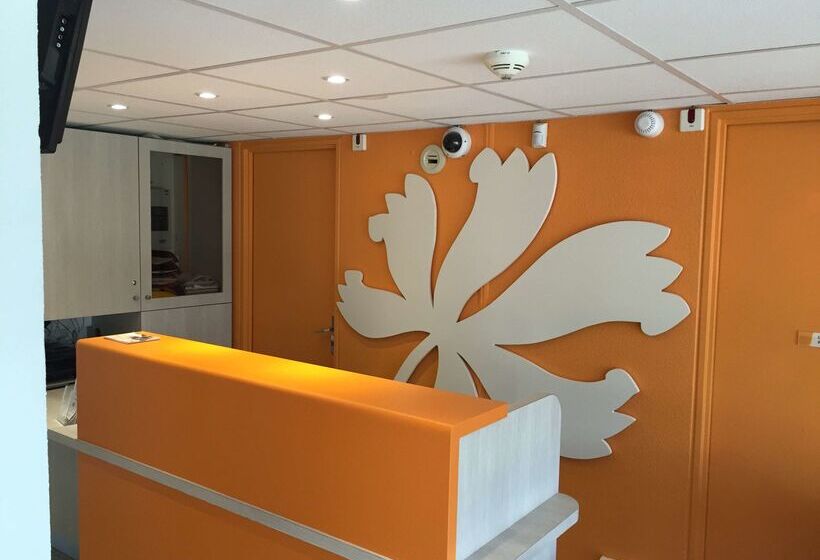 Отель Premiere Classe Toulouse Sud  Portet