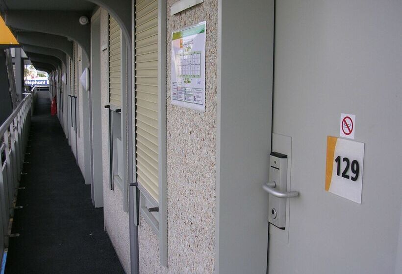 Отель Premiere Classe Toulouse Sud  Portet