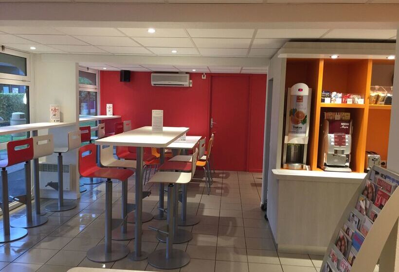 Отель Premiere Classe Toulouse Sud  Portet