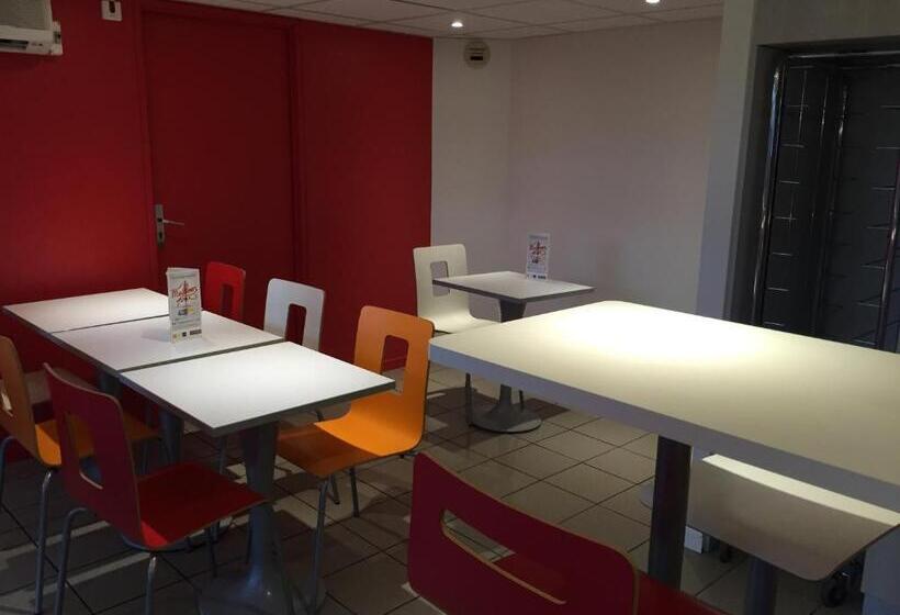 Отель Premiere Classe Toulouse Sud  Portet