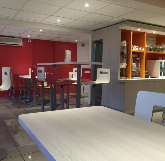 Отель Premiere Classe Toulouse Sud  Portet