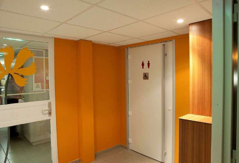 Отель Premiere Classe Versailles  Saint Cyr L Ecole