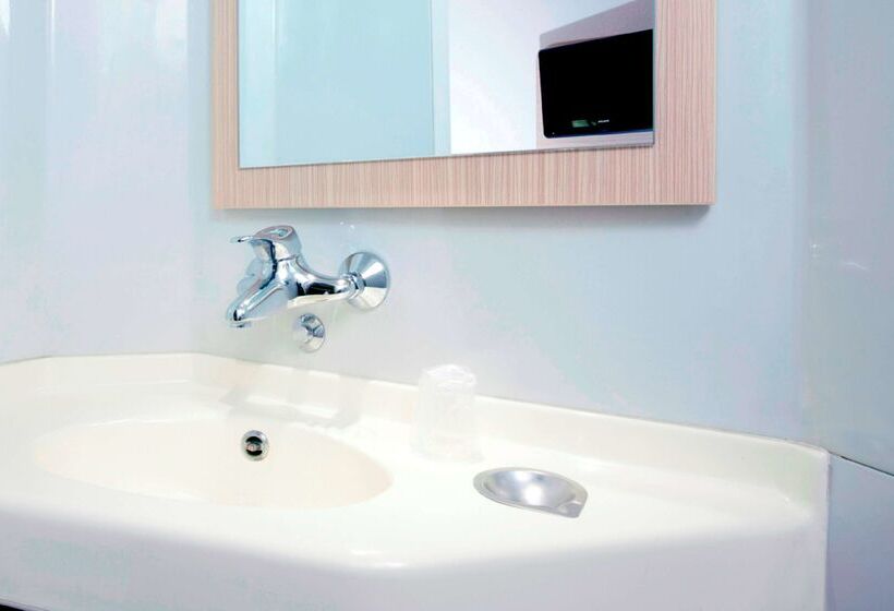 فندق Premiere Classe Versailles  Saint Cyr L Ecole