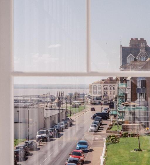 San Clu Hotel, Bar & Brasserie