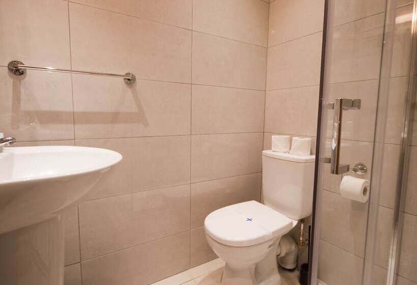 בית מלון כפרי St George By Nina