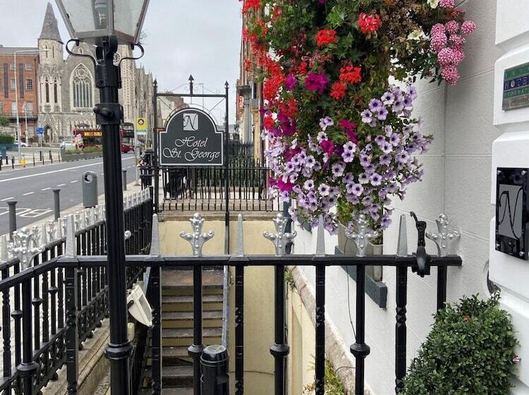 בית מלון כפרי St George By Nina