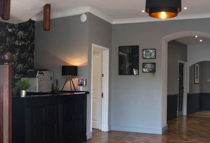 Отель The Chesterton