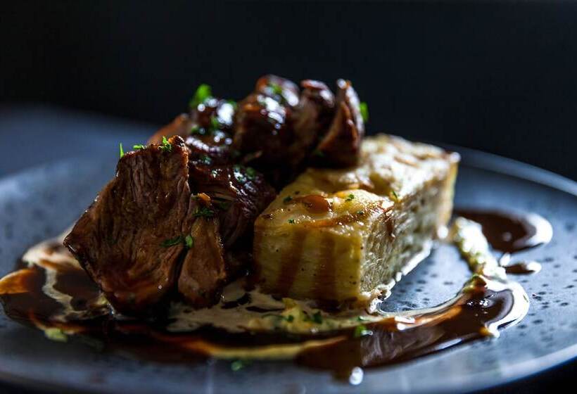 Отель The Chesterton