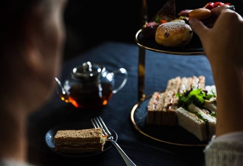 Отель The Chesterton