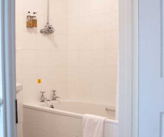 Отель The Chesterton