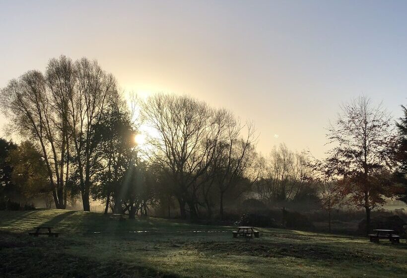 Отель The Chesterton