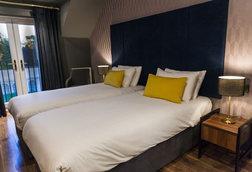 Отель The Chesterton