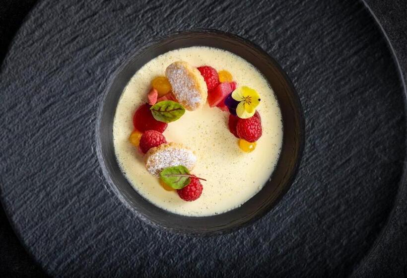 호텔 The Lake Isle Restaurant With Rooms