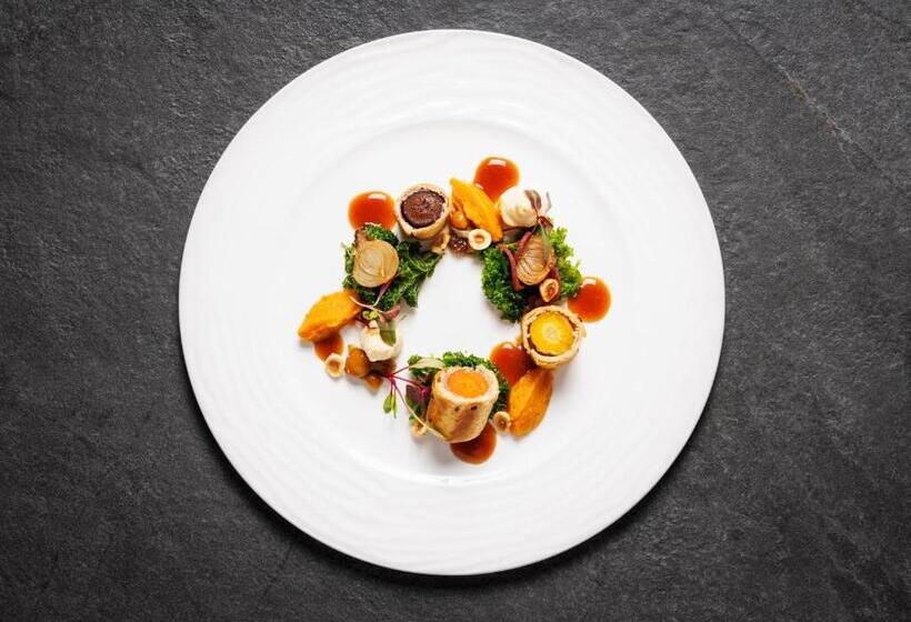 هتل The Lake Isle Restaurant With Rooms